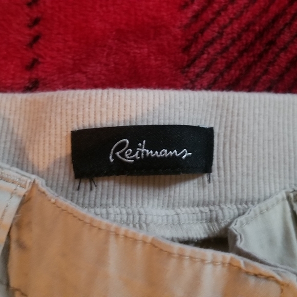 Reitman's Capris - Picture 3 of 4